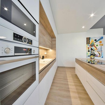 Chalupku - Luxurious Apartment 70M2 In Direct Centrum With Parking Included, Air-Conditioned, Balcony, Quiet Sleep, Best In Town 반스카비스트리카 외부 사진