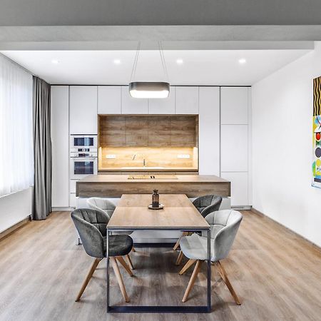Chalupku - Luxurious Apartment 70M2 In Direct Centrum With Parking Included, Air-Conditioned, Balcony, Quiet Sleep, Best In Town 반스카비스트리카 외부 사진