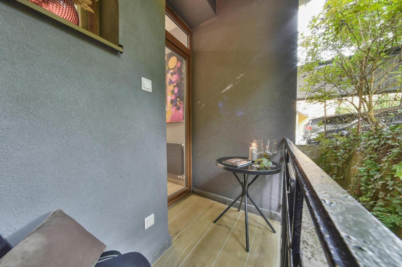 Chalupku - Luxurious Apartment 70M2 In Direct Centrum With Parking Included, Air-Conditioned, Balcony, Quiet Sleep, Best In Town 반스카비스트리카 외부 사진