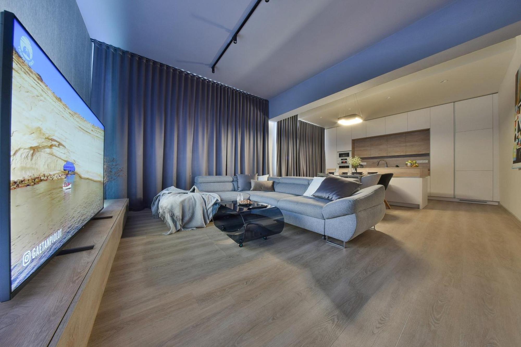 Chalupku - Luxurious Apartment 70M2 In Direct Centrum With Parking Included, Air-Conditioned, Balcony, Quiet Sleep, Best In Town 반스카비스트리카 외부 사진