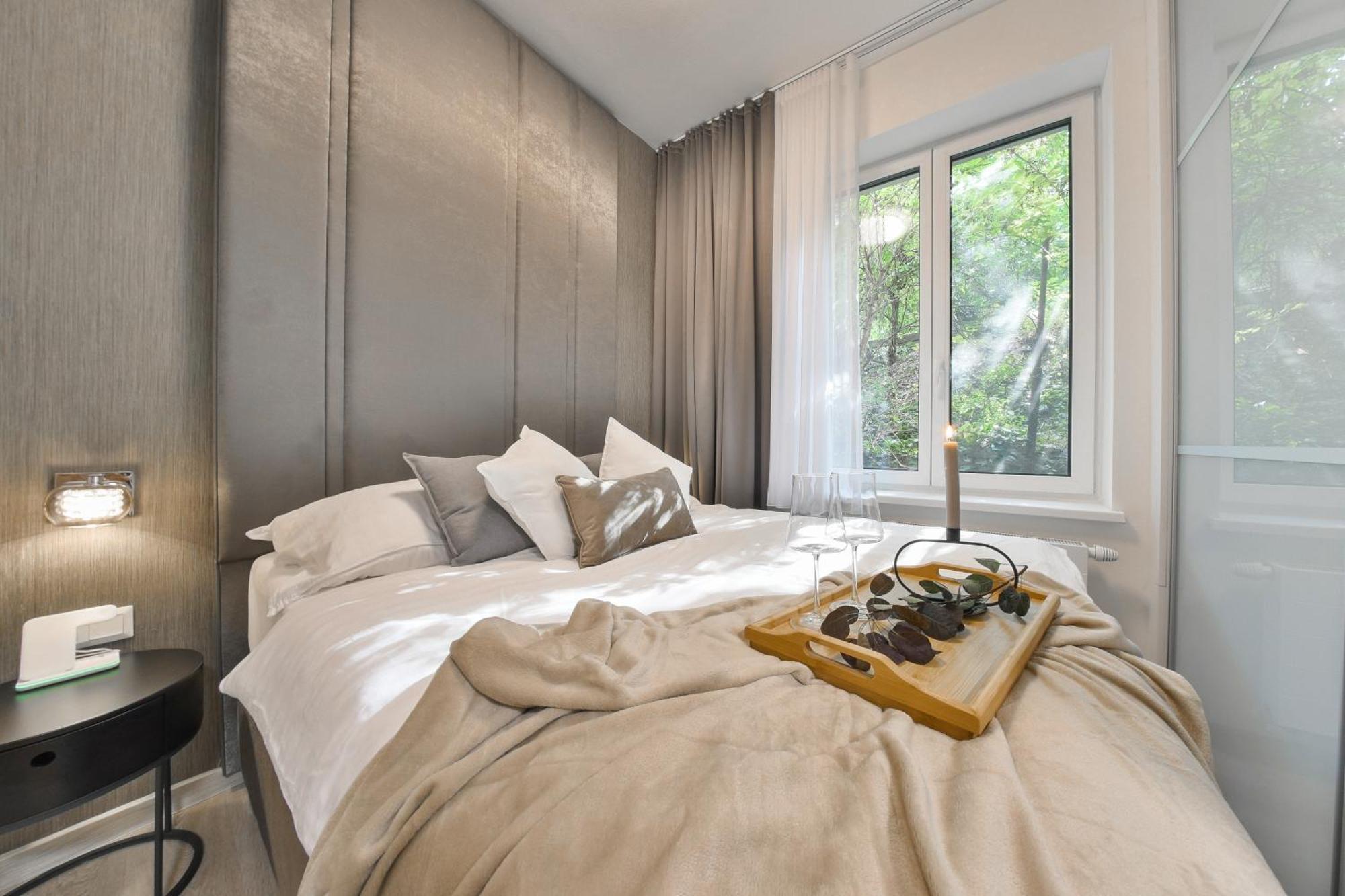 Chalupku - Luxurious Apartment 70M2 In Direct Centrum With Parking Included, Air-Conditioned, Balcony, Quiet Sleep, Best In Town 반스카비스트리카 외부 사진
