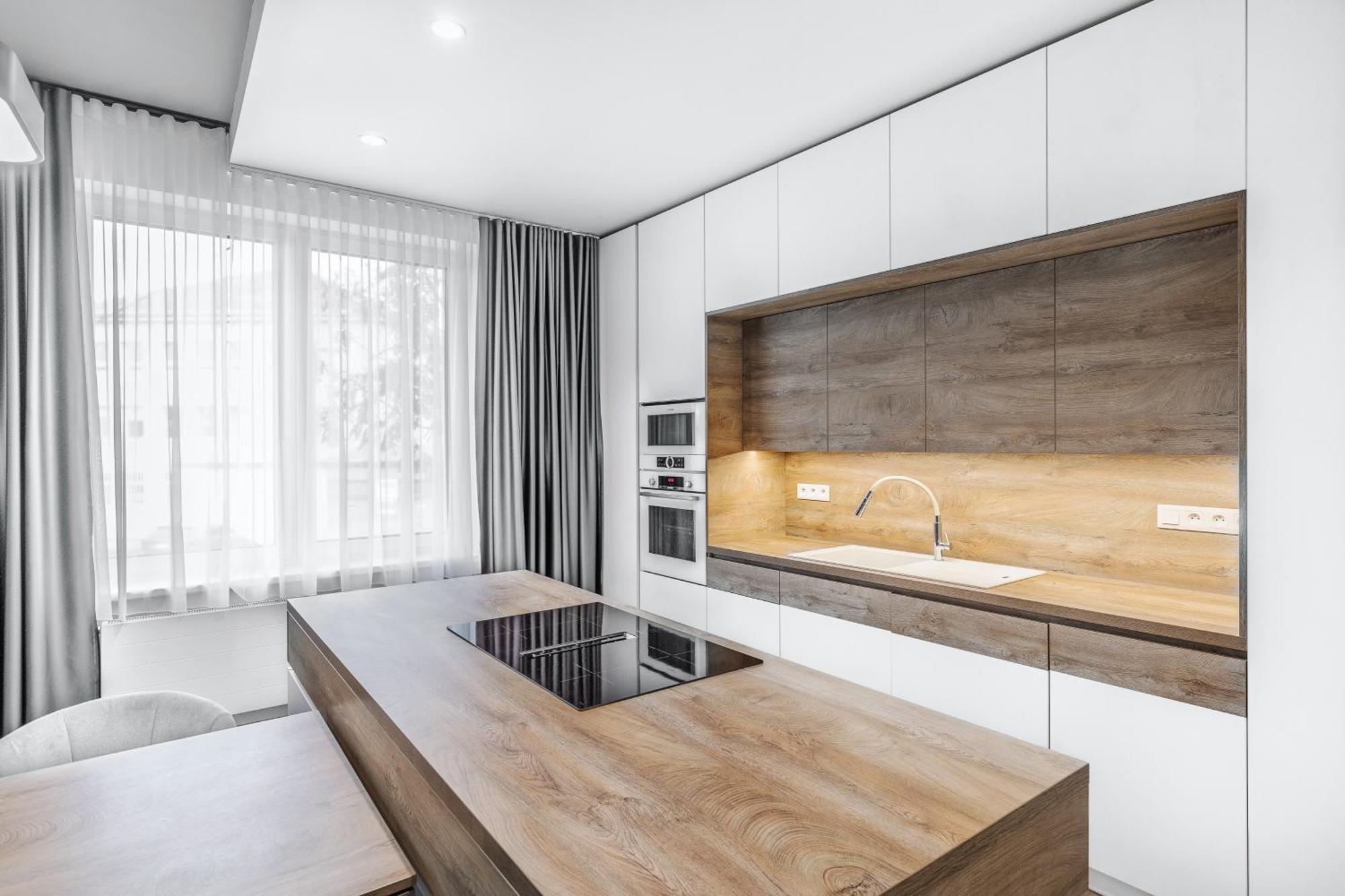 Chalupku - Luxurious Apartment 70M2 In Direct Centrum With Parking Included, Air-Conditioned, Balcony, Quiet Sleep, Best In Town 반스카비스트리카 외부 사진